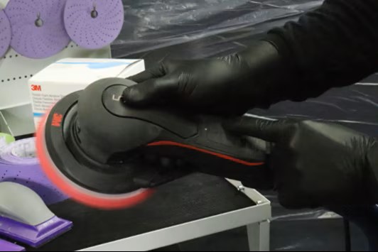 3M 33780 Elektro-Exzenterschleifer 150mm 5mm Schleifhub, 230V, Steckertype F, geeignet für Staubabsaugung 33780 (1 Stk)